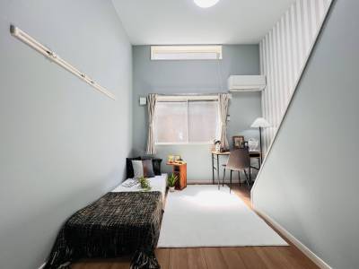 ステージング例。陽当たり良好な南向きの居室です。