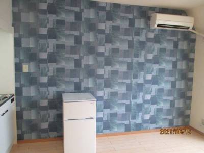 ジーンズ調の壁面です。冷蔵庫はありません。