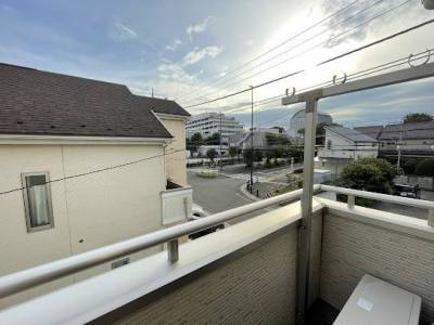 ２F南向きベランダから武蔵野美大を望む