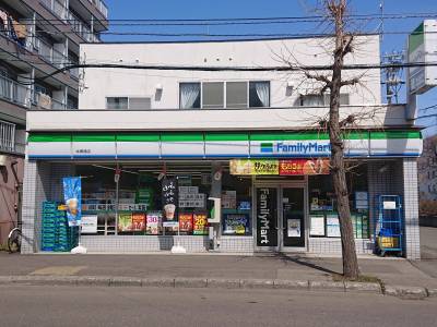 ファミリーマート本郷通
徒歩3分
