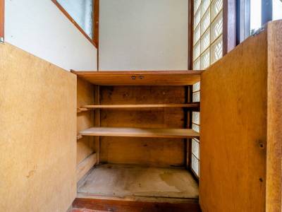 玄関は下駄箱付きです。