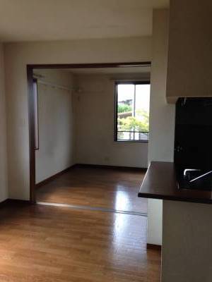 キッチンからリビングへ