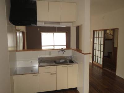 キッチン
リビング側から対面になります！