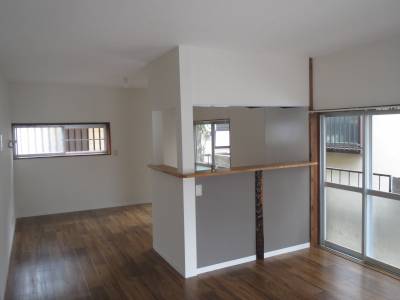 リビングダイニングからキッチン