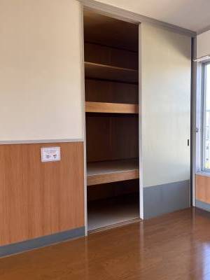 ♬洋室②♬大型収納〔４段〕あり。ＣＦ添付済み！