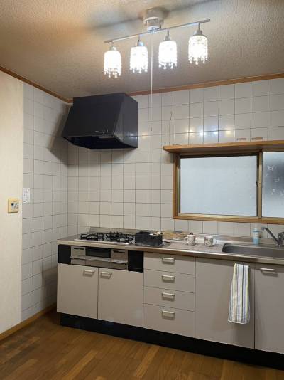 広々システムキッチン　3口コンロ