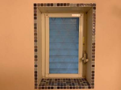 換気もOKお洒落な小窓付きのユニットバス♪