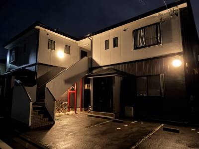 やさしい灯りが迎える、陽だまりの住まい。防犯カメラ設置で安心