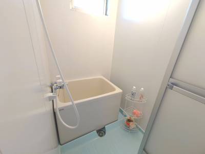 浴槽新品♪
トイレ別です。