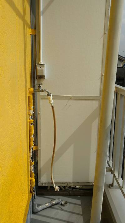 ベランダ洗濯機置場