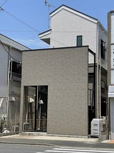 車道側から直接玄関が見えずプライバシーが保たれています。