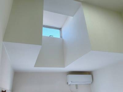 明るい光が入る天窓♪