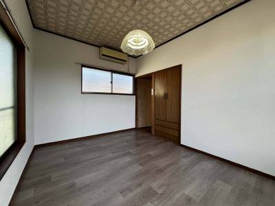 ベッド派の方に嬉しい洋室仕様。自分だけの落ち着く空間に。