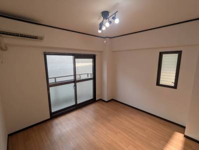 南向きの部屋なので明るいですね。