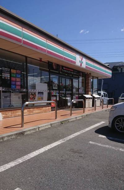 セブンイレブン本庄南小学校前店。
徒歩5分です。