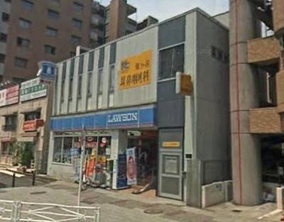 駅前にコンビニが複数あり便利です。