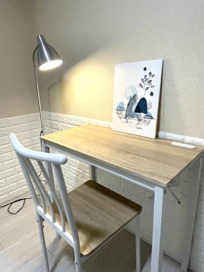 2階北側居室。フロアスタンド(ＩＫＥＡ）付き。