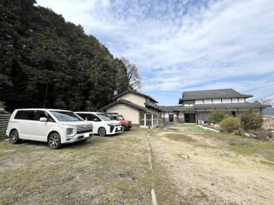 906平米の広大な敷地！車は10台以上駐車できそう