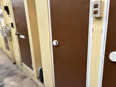 トイレは1階廊下の奥に2箇所あります。