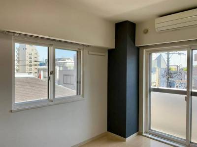 角部屋二箇所の窓で採光抜群です！