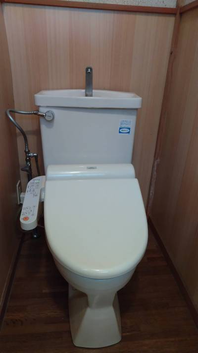 1階トイレはウォシュレット付き