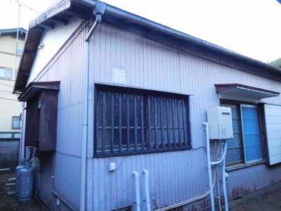 2号室は北側から見ると、屋根から下までが、見えます。