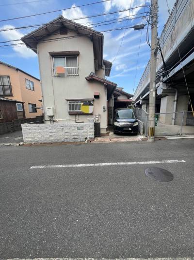 道路に面しています。