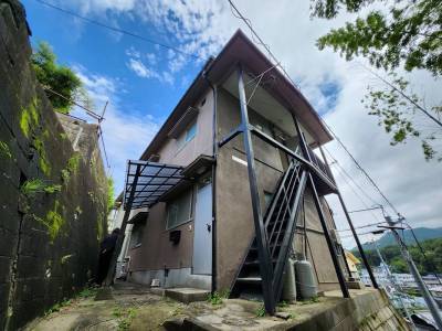 建物の前に自転車を置いて頂けます