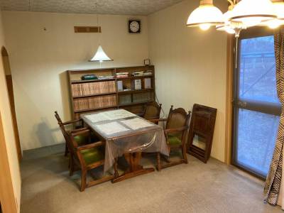 リビングを窓側から見た写真です。