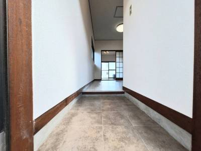 玄関から見た全体