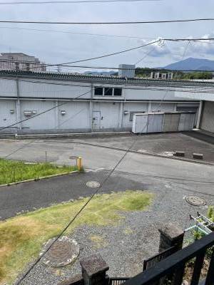 景色　この建物はドラッグストア