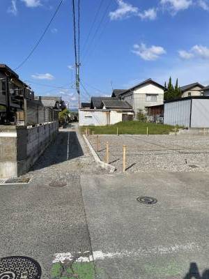 出入口が狭い(2m)ですが最近入口側建物が解体されました