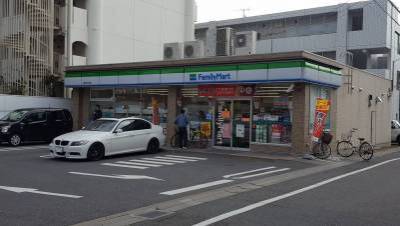 コンビニ：徒歩1分
