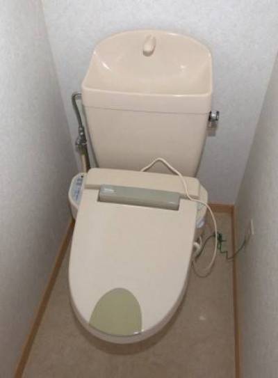 トイレ　温水洗浄装置付き