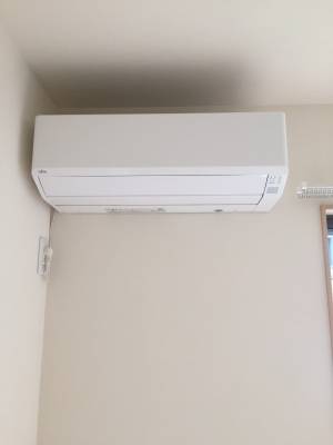 リビングと寝室に1台ずつエアコンがあります。