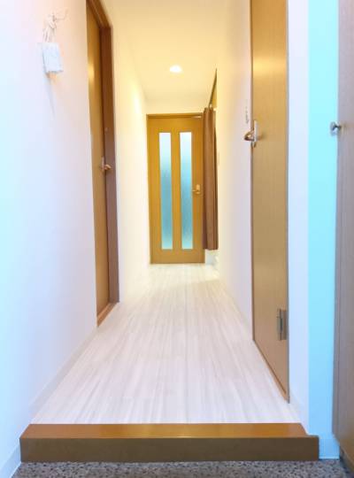 玄関からリビングまで廊下があって奥行きあり♪