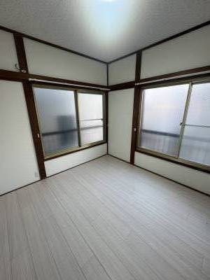 ２階の洋室はどちらも２面最高で使いやすいです。