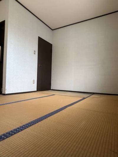 2階手前の和室をクローゼット側から撮っています！