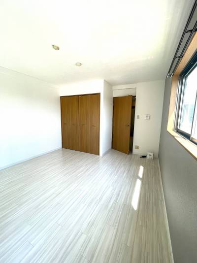 広々9帖！大きな収納付きで家具配置もラクラク！