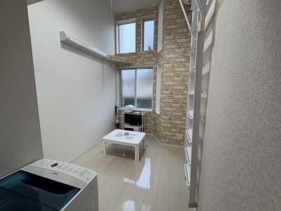 ♪エアコン付きで窓が大きく明るくて広い室内で家具家電付き♪