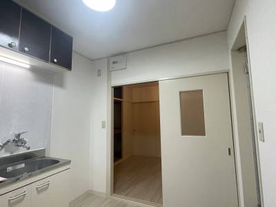 キッチンから居室への導線はこんな感じ♪