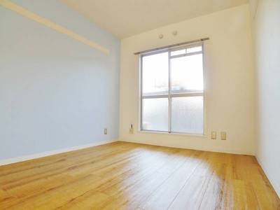 とても明るいお部屋です♬