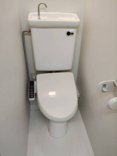 温水洗浄便座付きトイレ