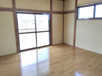 ２階西側の洋室です。