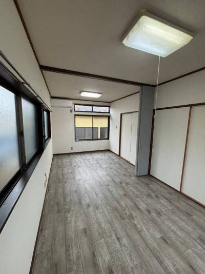 2階9畳　アコーディオンカーテンで二部屋に出来ます。