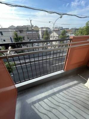南東向きバルコニーで、建物が隣接しませんので開放感あります。