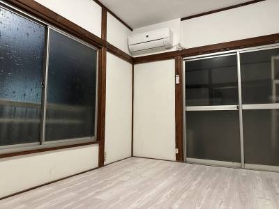2階エアコン新品、ベット、机椅子家具付