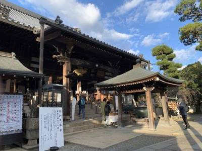 有名な葛井寺も駅の南にあります