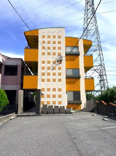 オレンジのかわいい建物