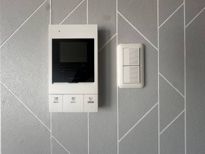 モニター付オートロックインターフォン（お部屋前もカメラ付）